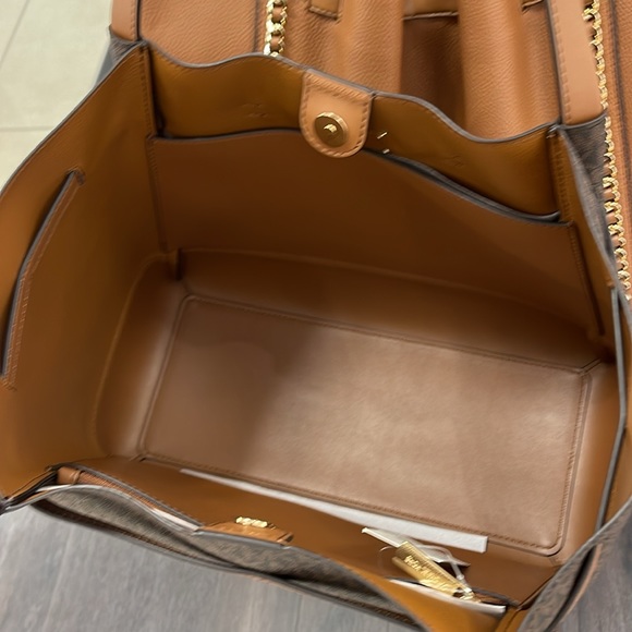 MICHAEL KORS
Reed Large Logo Belted Shoulder Tote Bag
Brown 
NWT - Picture 10 of 16